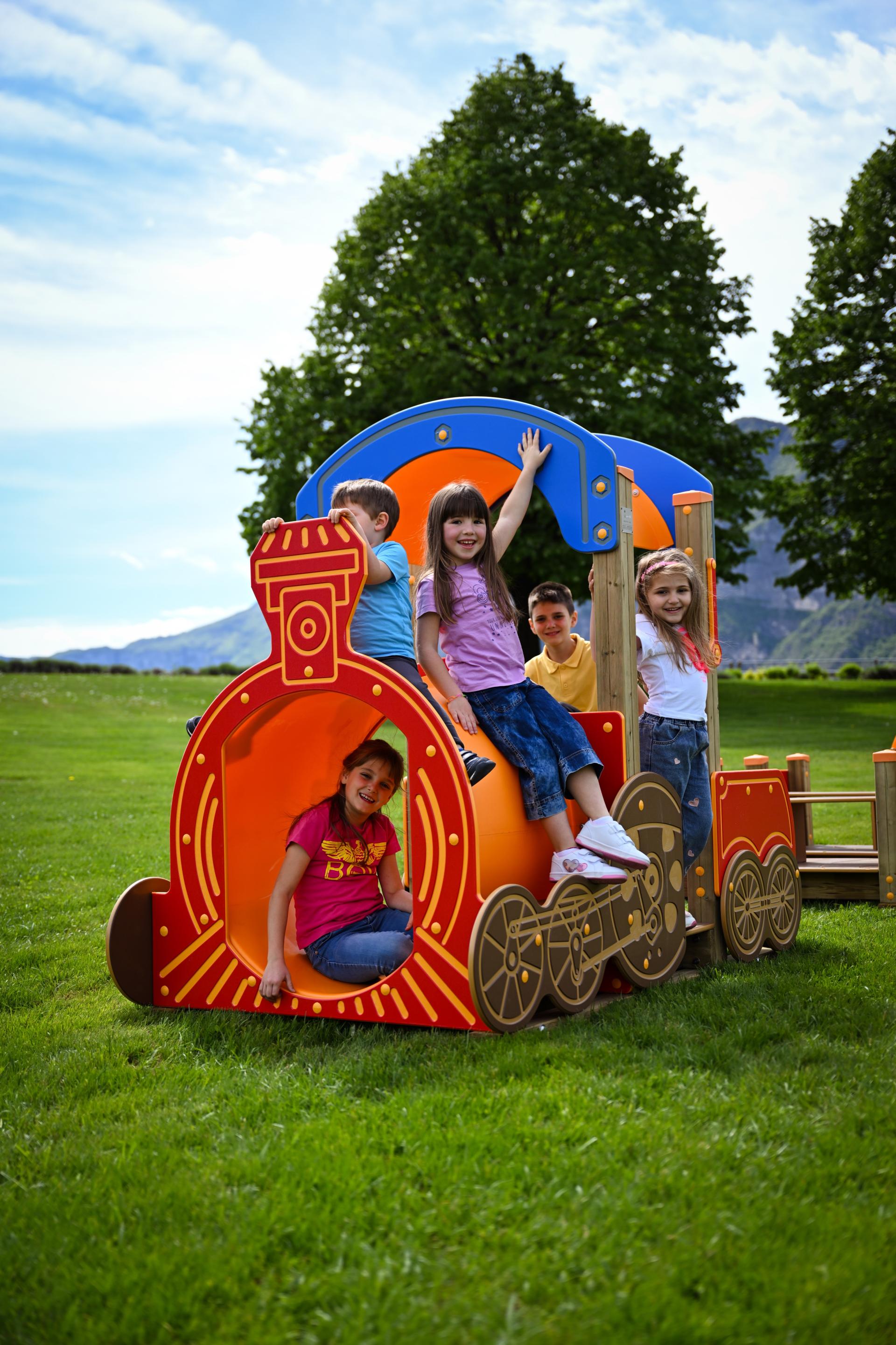 playgrounds themed structures locomotive xu67