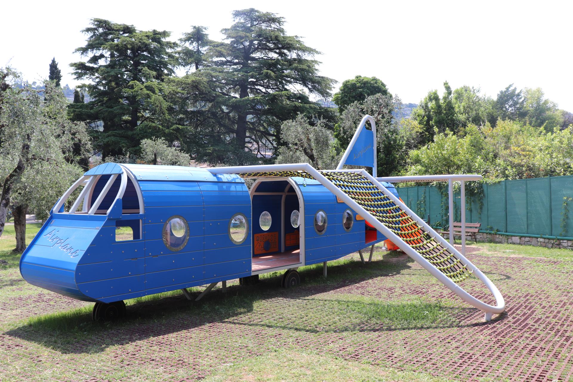 playgrounds fantasy airplane xfy80