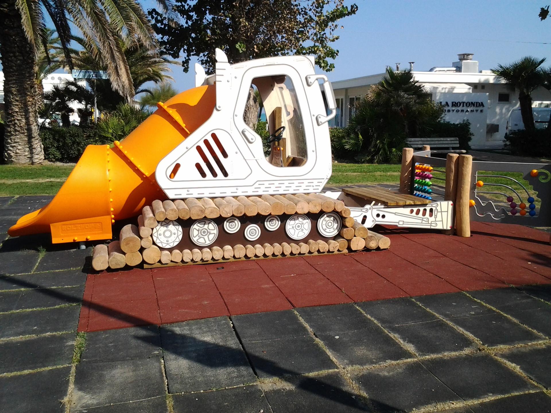 playgrounds themed structures snowcat xu10