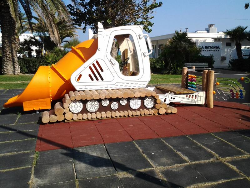 playgrounds themed structures snowcat xu10