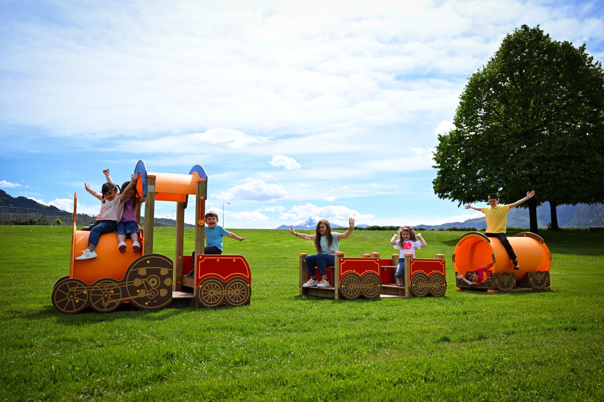 playgrounds themed structures passenger wagon xu68