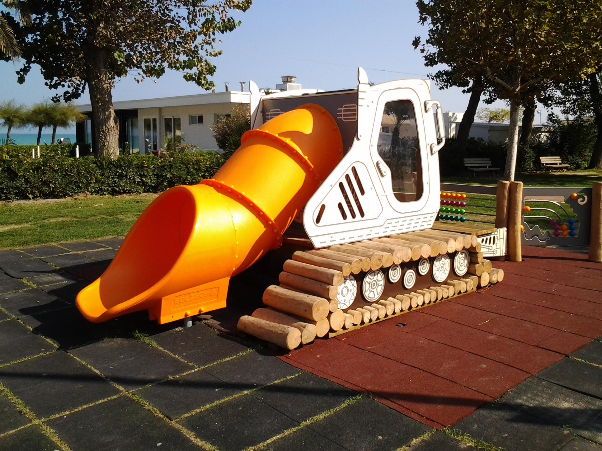 playgrounds themed structures snowcat xu10