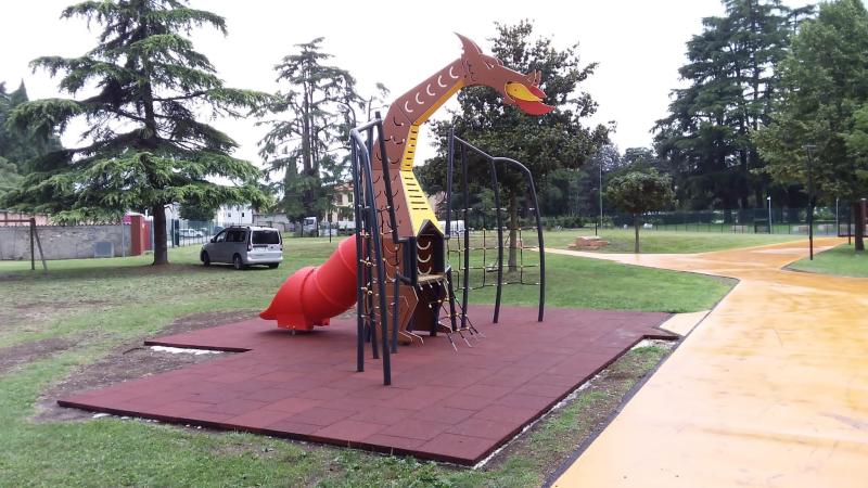 playgrounds fantasy dragon xfy90