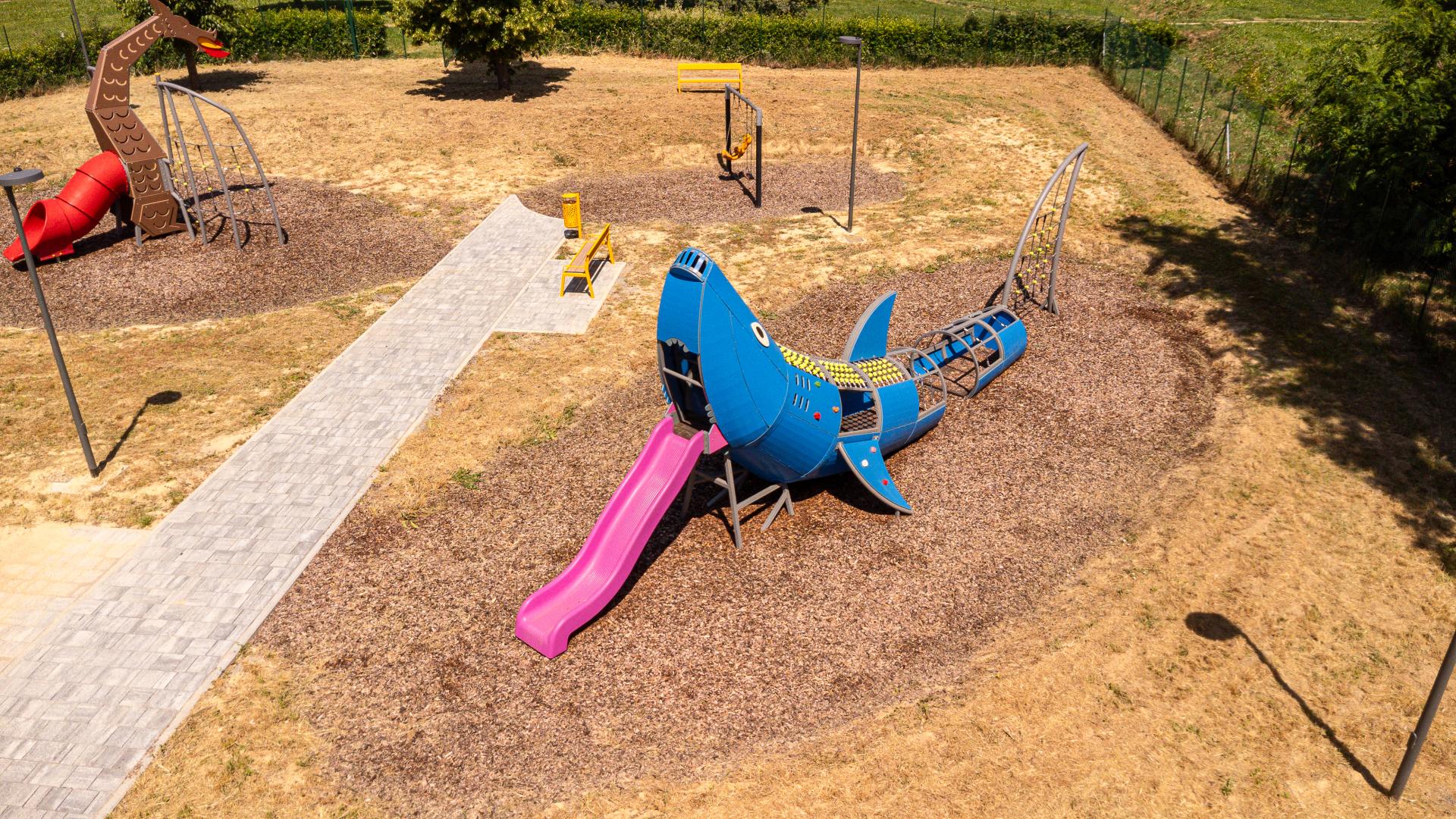 playgrounds fantasy shark xfy30