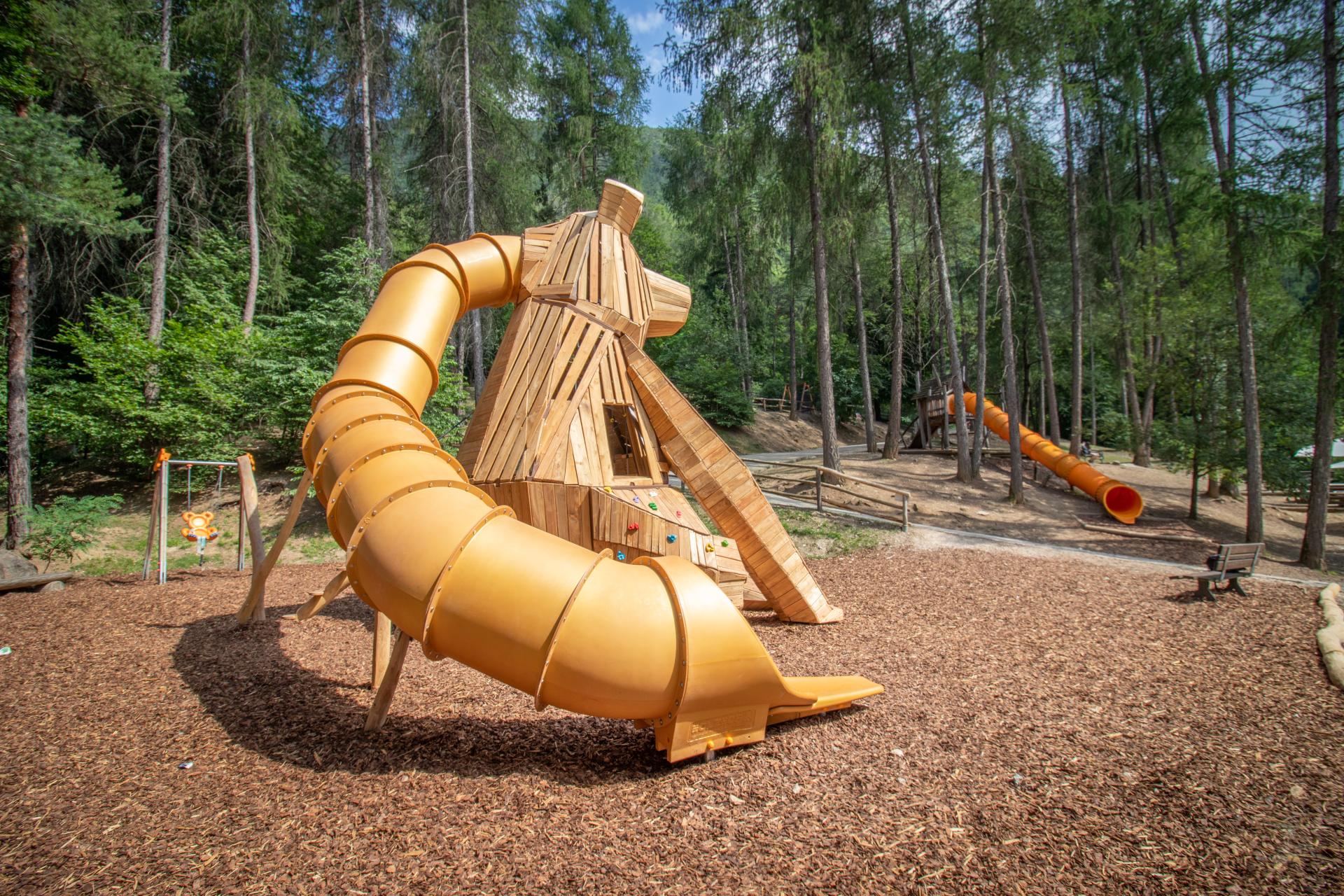playgrounds fantasy ursus seated xfy280