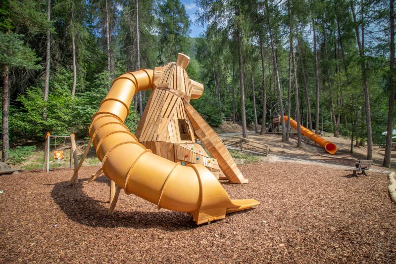 playgrounds fantasy ursus seated xfy280