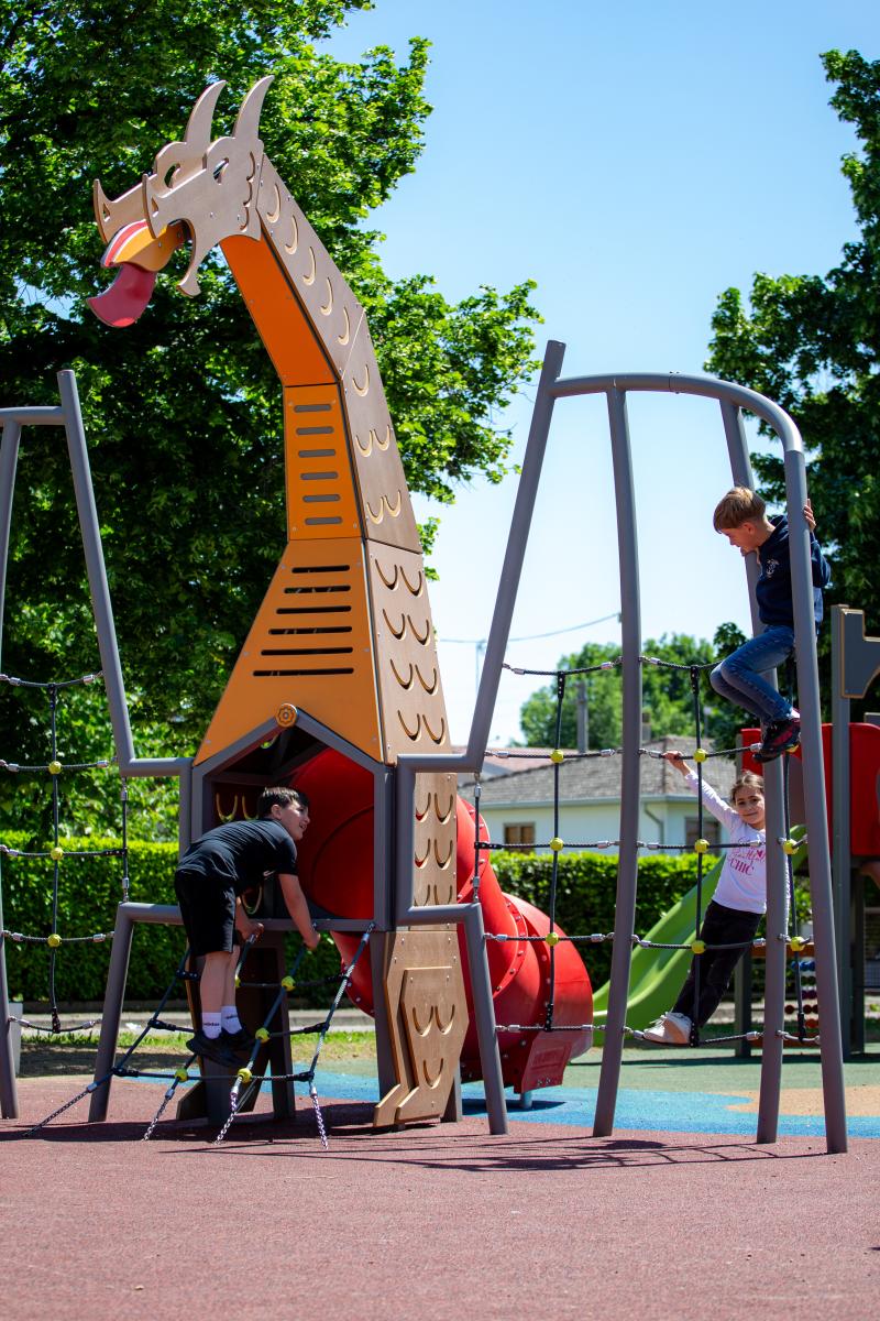 playgrounds fantasy dragon xfy90