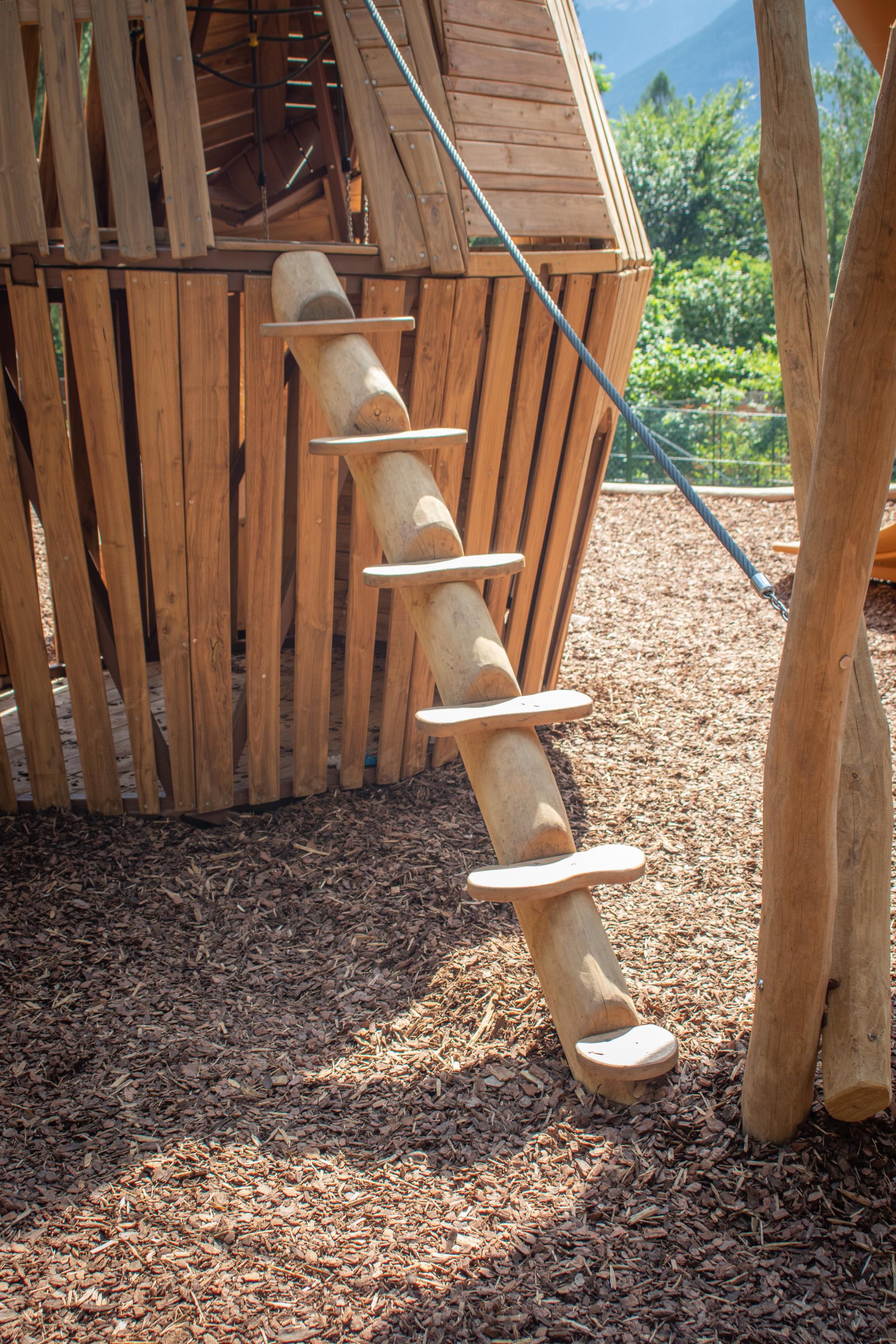 playgrounds fantasy ursus seated xfy280