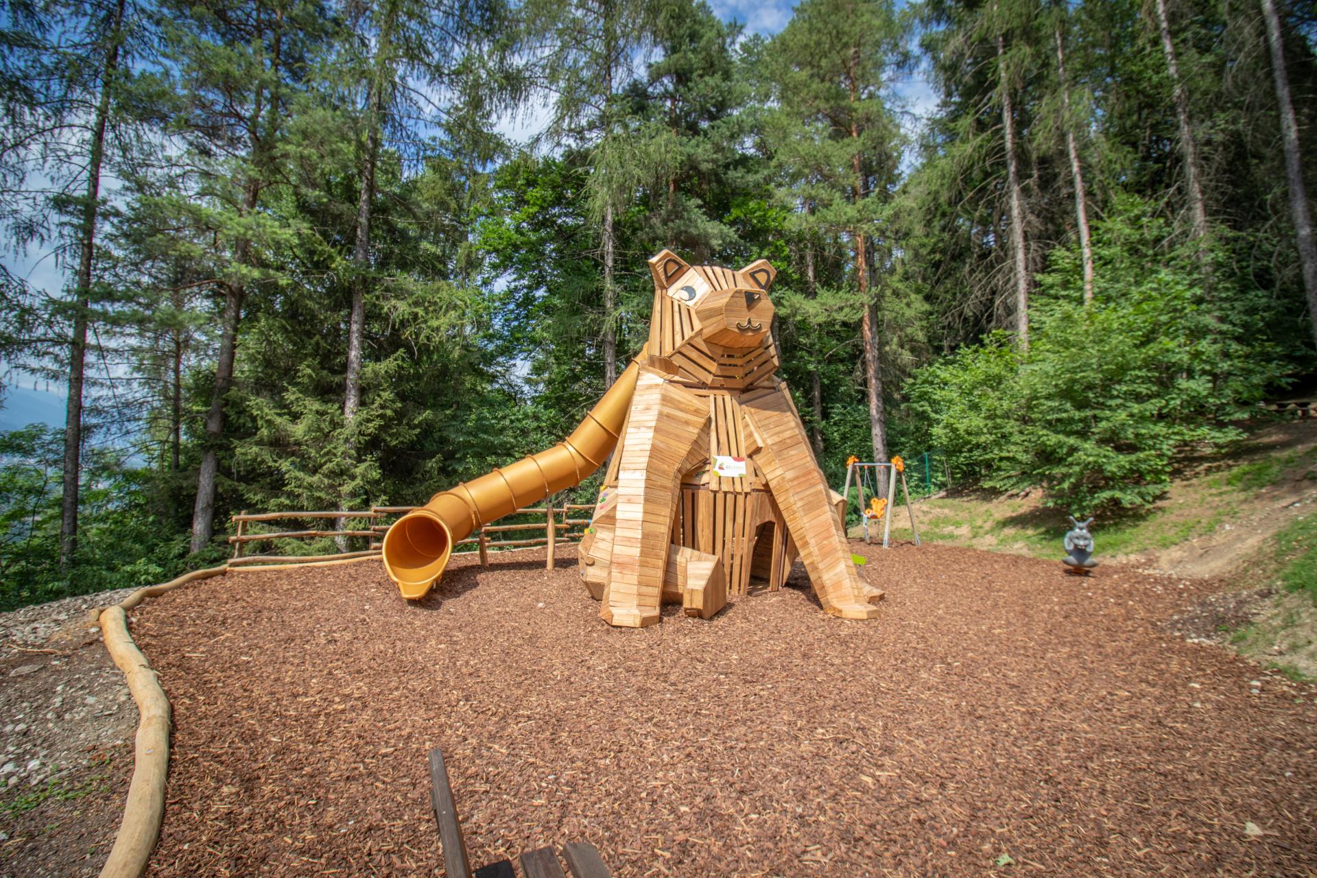 playgrounds fantasy ursus seated xfy280
