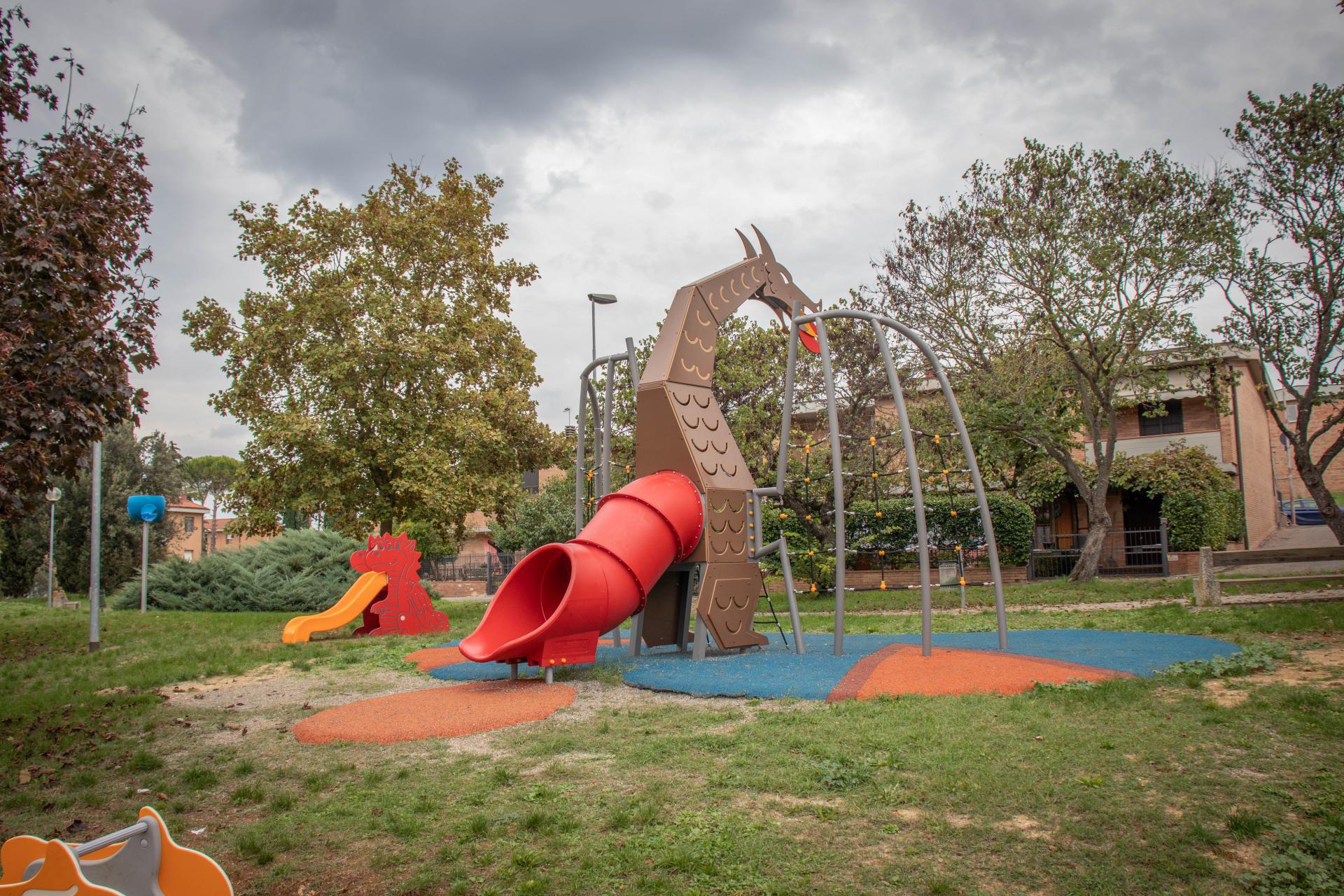 playgrounds fantasy dragon xfy90
