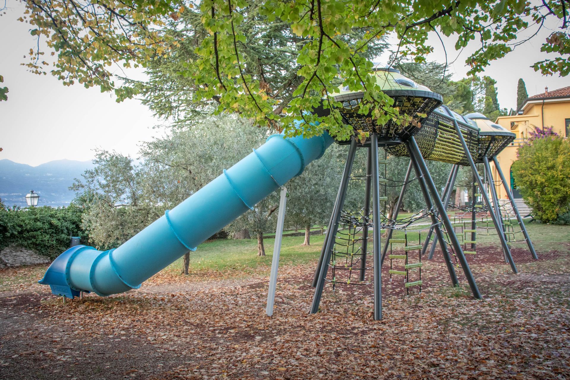 playgrounds fantasy twin spaceship xfy200