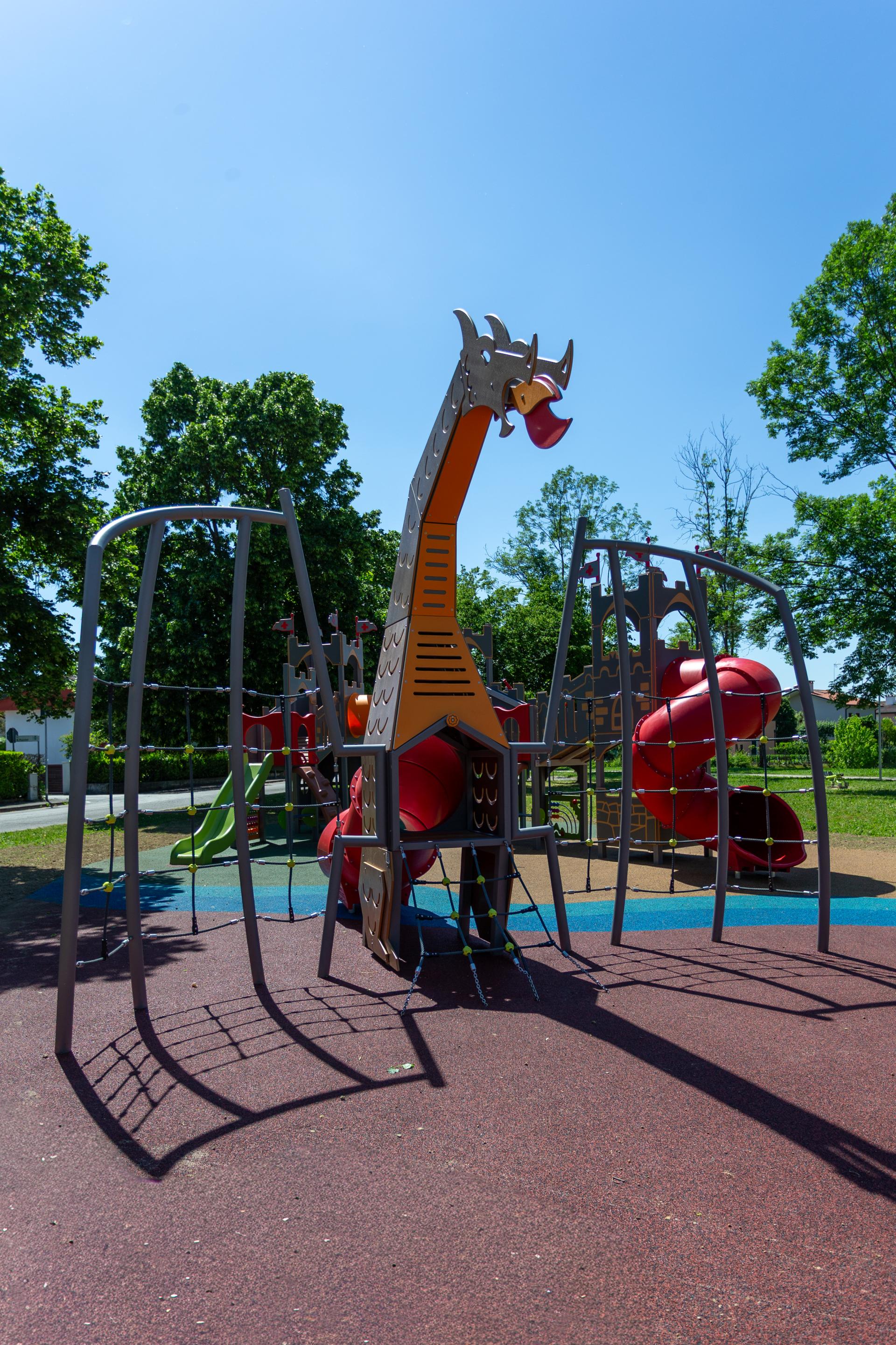 playgrounds fantasy dragon xfy90