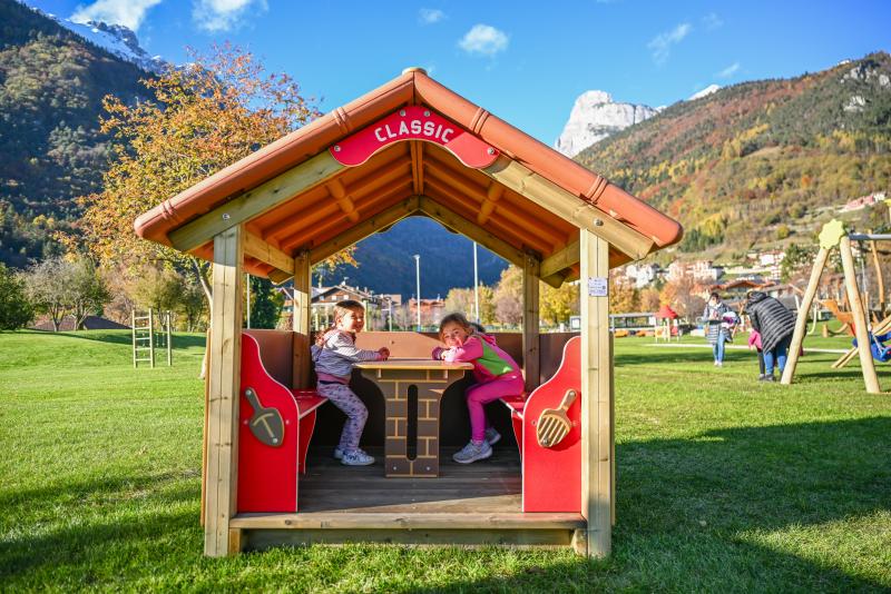 playgrounds playhouses line classic house xc01
