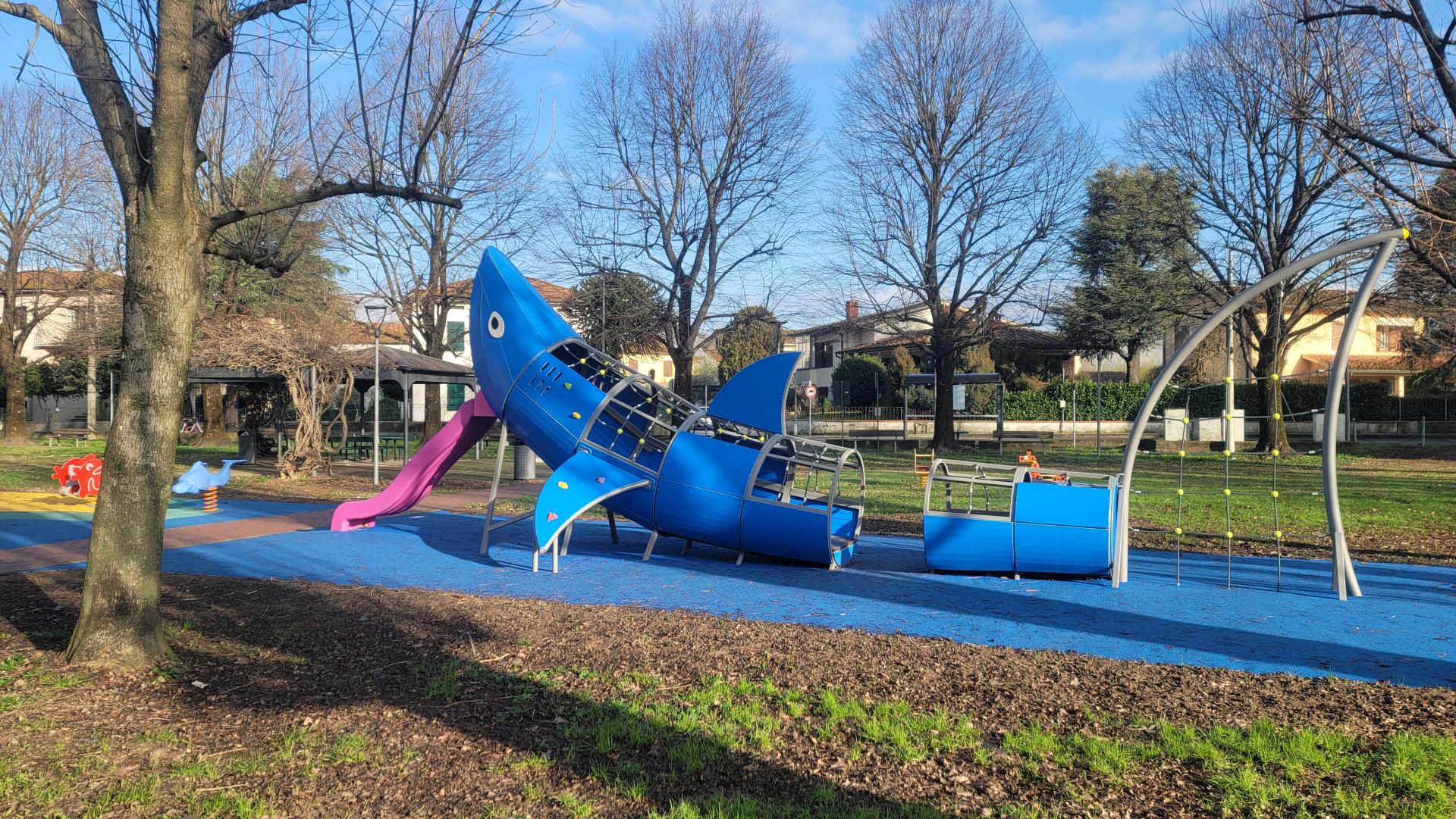 playgrounds fantasy shark xfy30