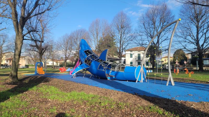 playgrounds fantasy shark xfy30