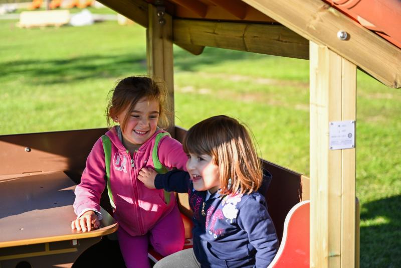 playgrounds playhouses line classic house xc01