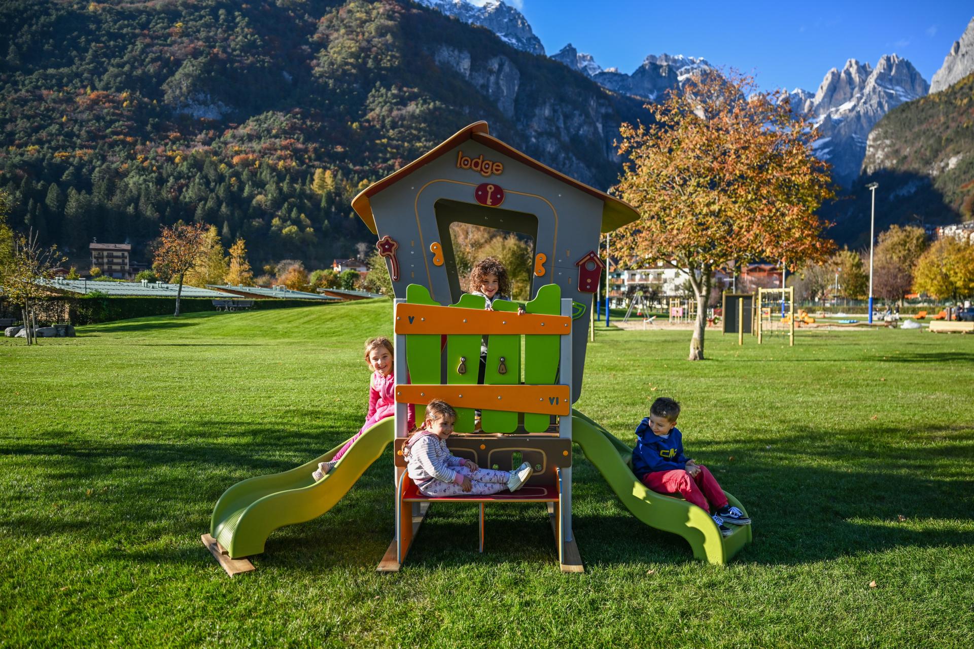 playgrounds playhouses line lodge xb12