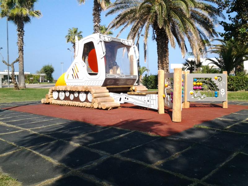 playgrounds themed structures snowcat xu10