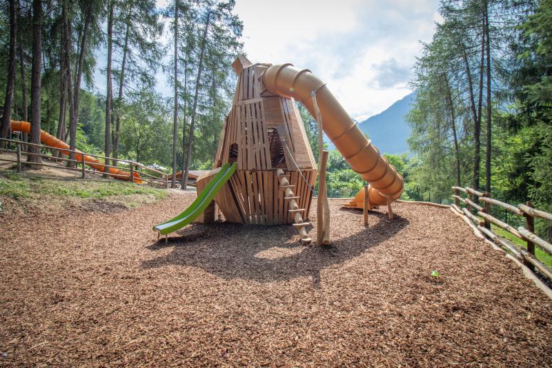 playgrounds fantasy ursus seated xfy280