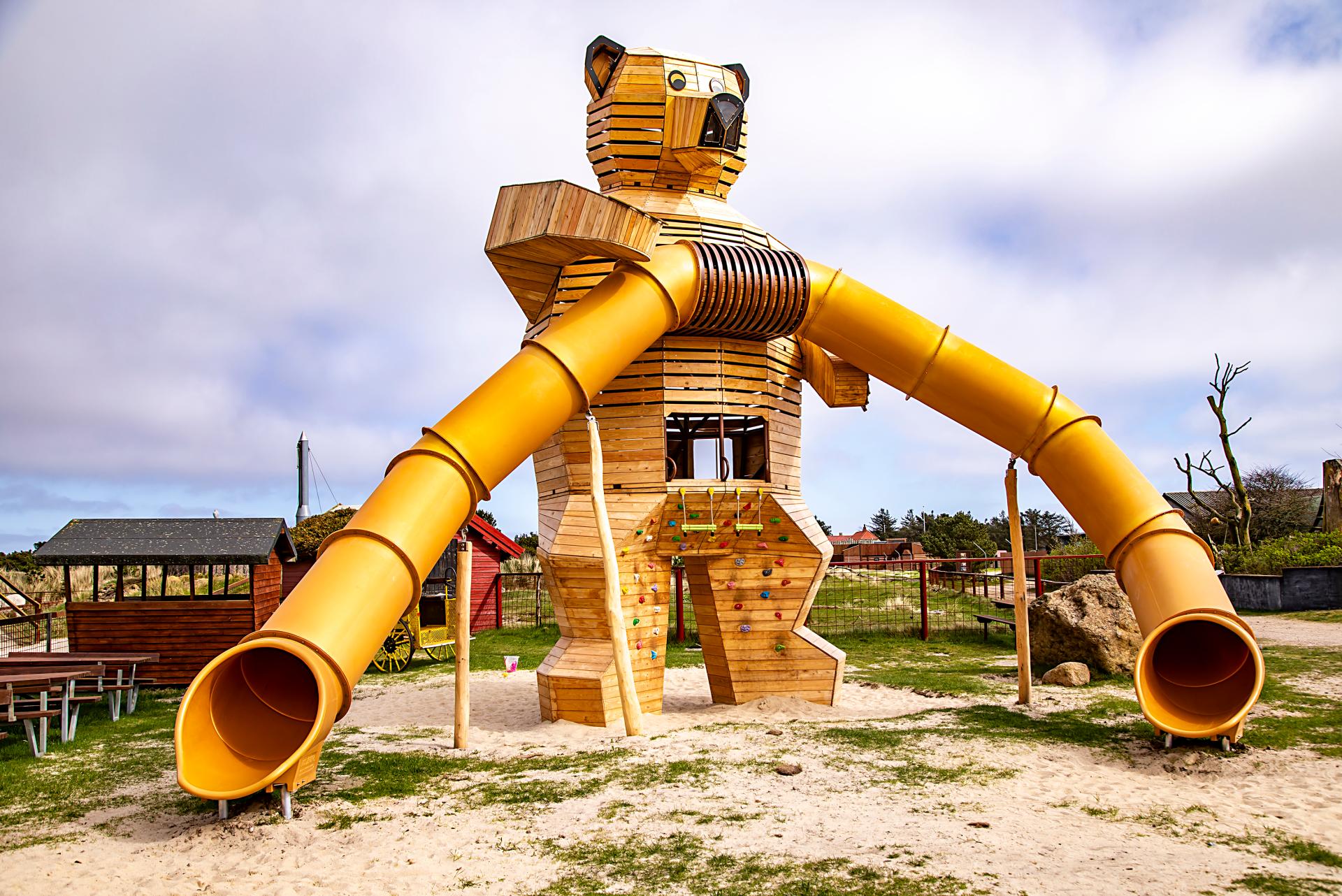 playgrounds fantasy ursus xfy350
