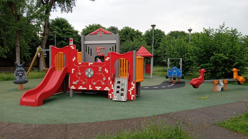 playgrounds themed structures station xt95