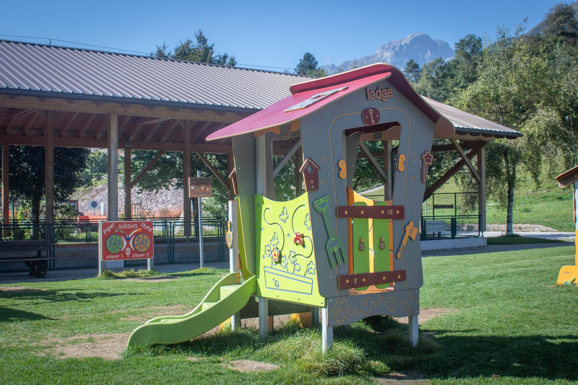 playgrounds playhouses line lodge xb12